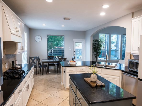 86 Oriel Oaks Circle, The Woodlands TX 77382