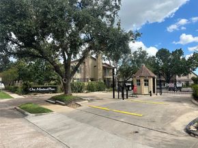 2120 El Paseo Street 403, Houston TX 77054