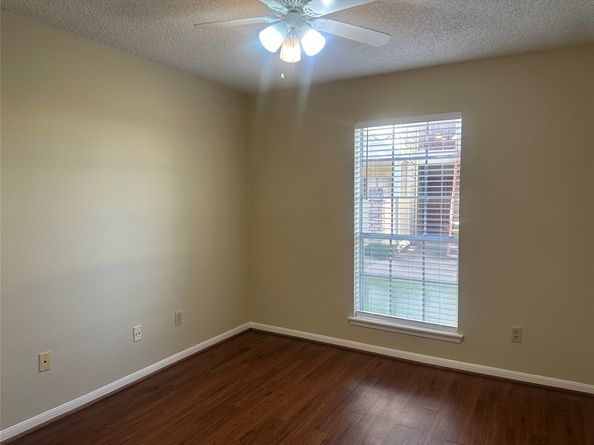 2120 El Paseo Street 403, Houston TX 77054