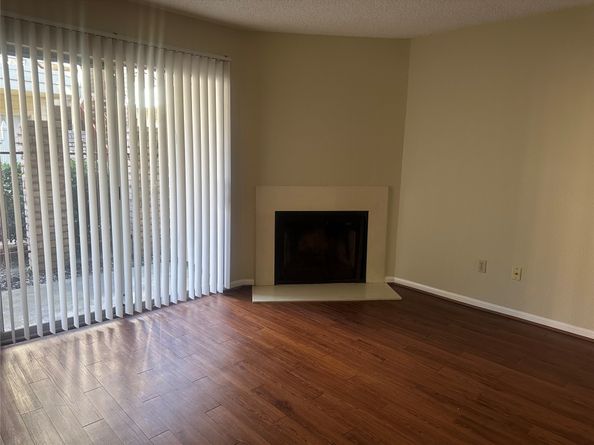 2120 El Paseo Street 403, Houston TX 77054