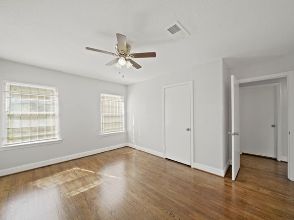 6718 Crestridge Street, Houston TX 77033