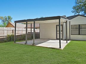 6718 Crestridge Street, Houston TX 77033