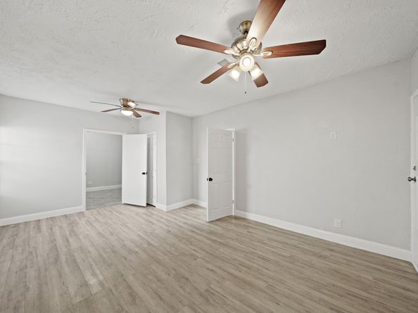 6718 Crestridge Street, Houston TX 77033