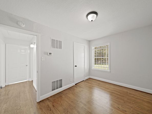 6718 Crestridge Street, Houston TX 77033