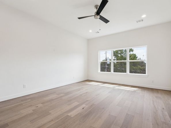 2211 Saxon Drive, Houston TX 77018