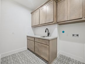 2211 Saxon Drive, Houston TX 77018