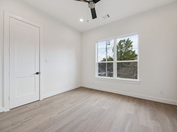 2211 Saxon Drive, Houston TX 77018