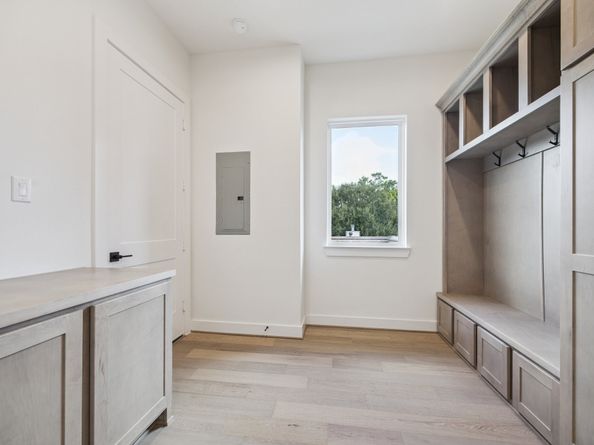 2211 Saxon Drive, Houston TX 77018