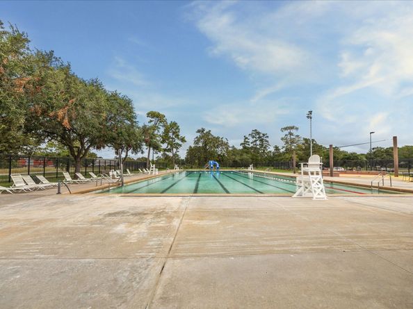 2211 Saxon Drive, Houston TX 77018