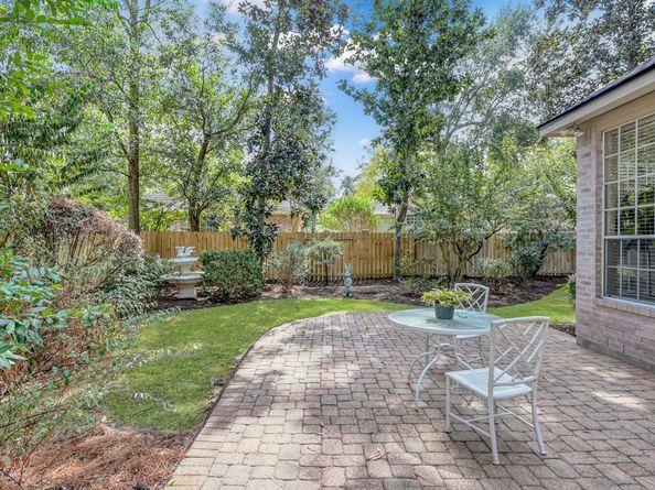 39 E Honey Grove Place, The Woodlands TX 77382