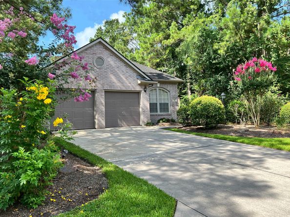 39 E Honey Grove Place, The Woodlands TX 77382