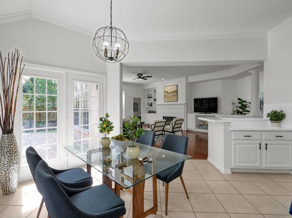 39 E Honey Grove Place, The Woodlands TX 77382