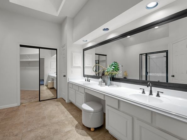 39 E Honey Grove Place, The Woodlands TX 77382