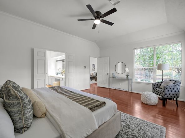 39 E Honey Grove Place, The Woodlands TX 77382