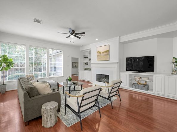 39 E Honey Grove Place, The Woodlands TX 77382