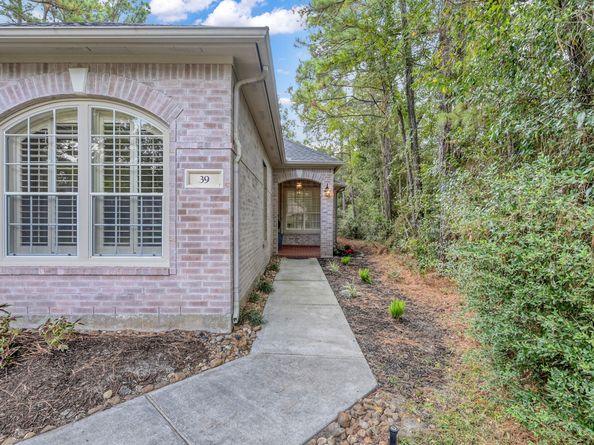 39 E Honey Grove Place, The Woodlands TX 77382