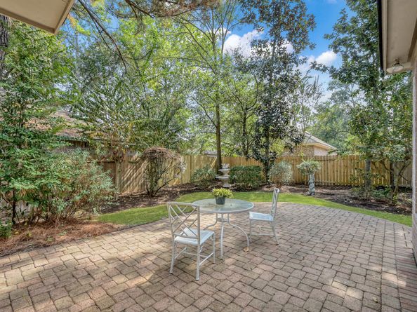 39 E Honey Grove Place, The Woodlands TX 77382