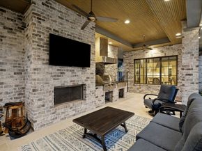 10106 Meadow Lake Lane, Houston TX 77042