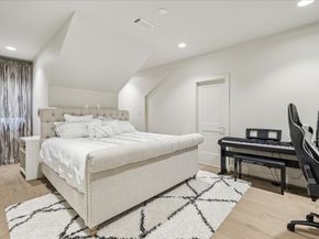 10106 Meadow Lake Lane, Houston TX 77042