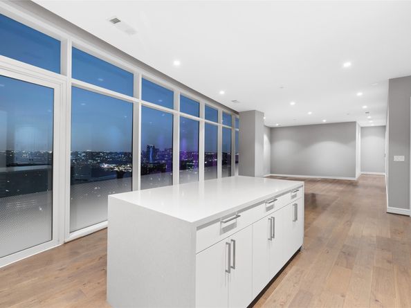 4521 San Felipe Street 2601, Houston TX 77027