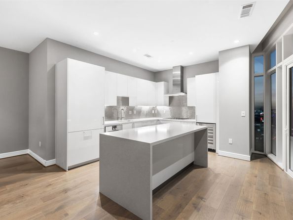 4521 San Felipe Street 2601, Houston TX 77027