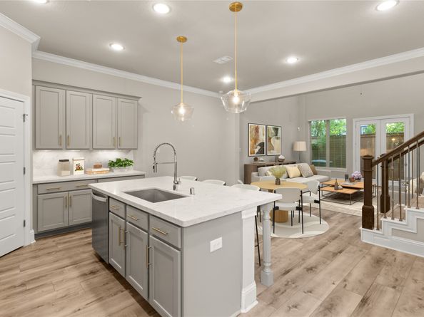 1002 Shepherd Oaks Drive, Houston TX 77018