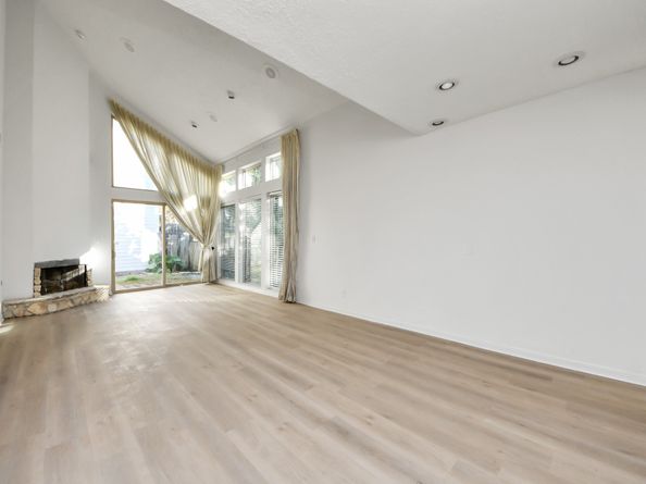 10743 Boardwalk Street, Houston TX 77042