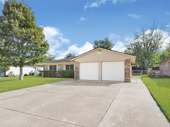 1119 Glen Echo Drive, Houston TX 77088