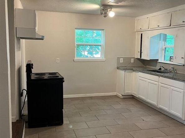 7227 Saint Augustine Street, Houston TX 77021