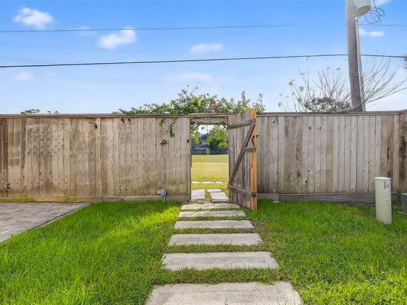 10514 Hess Lane, Houston TX 77096