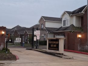 6887 Turtlewood Drive, Houston TX 77072