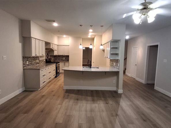 6887 Turtlewood Drive, Houston TX 77072