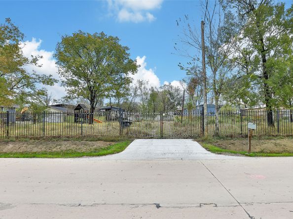 11005 Gloria Drive, Houston TX 77013