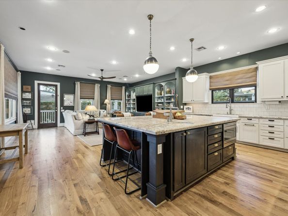 619 E 10th 1/2 Street, Houston TX 77008