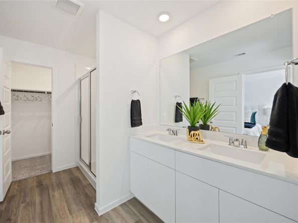 5925 Manning Oaks Street, Houston TX 77091