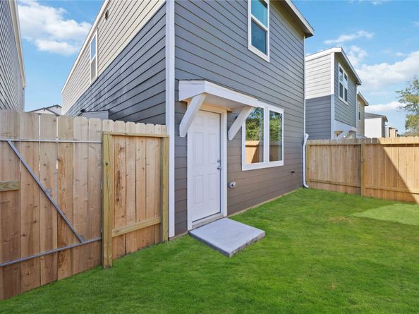 5925 Manning Oaks Street, Houston TX 77091