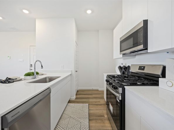 5925 Manning Oaks Street, Houston TX 77091