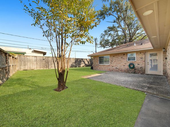 1607 Willowby Drive, Houston TX 77008