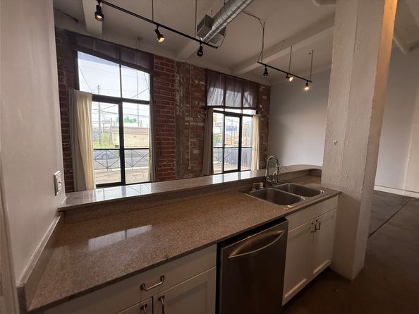 915 N San Jacinto Street 1D, Houston TX 77002