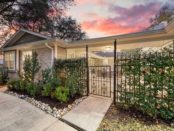 1515 Dodd Lane, Houston TX 77077