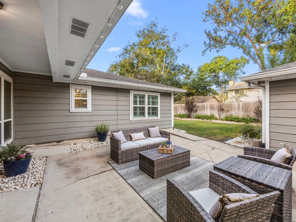 1515 Dodd Lane, Houston TX 77077