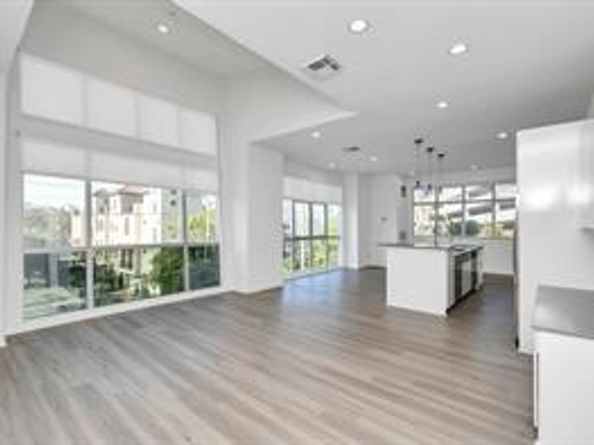 207 Pierce Street 301, Houston TX 77002