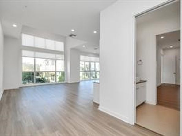 207 Pierce Street 301, Houston TX 77002