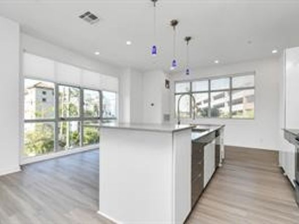 207 Pierce Street 301, Houston TX 77002