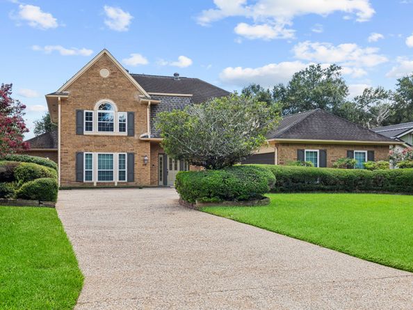 1746 Country Club Boulevard, Sugar Land TX 77478