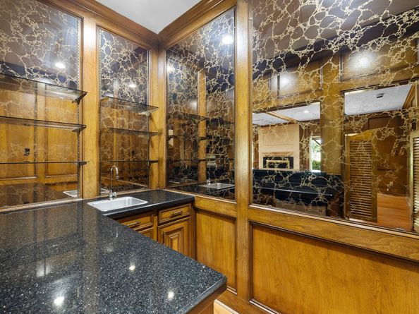 1746 Country Club Boulevard, Sugar Land TX 77478