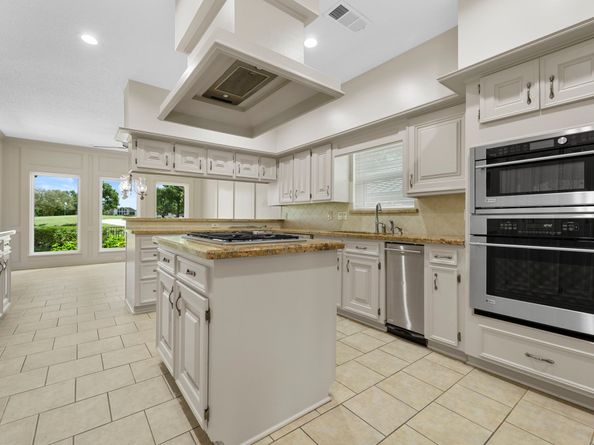 1746 Country Club Boulevard, Sugar Land TX 77478