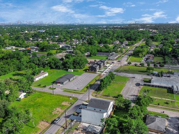 9307 Jutland Road, Houston TX 77033