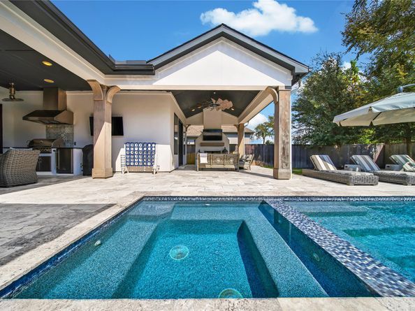 10 Peerless Point Place, Tomball TX 77375