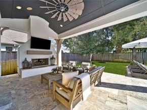 10 Peerless Point Place, Tomball TX 77375